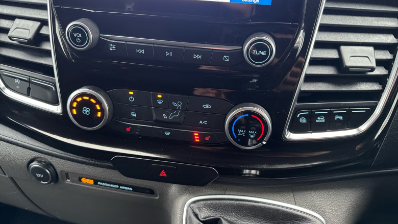 Ford Transit Custom 300 L2 Diesel Fwd 2.0 EcoBlue 130ps Low Roof Limited Van